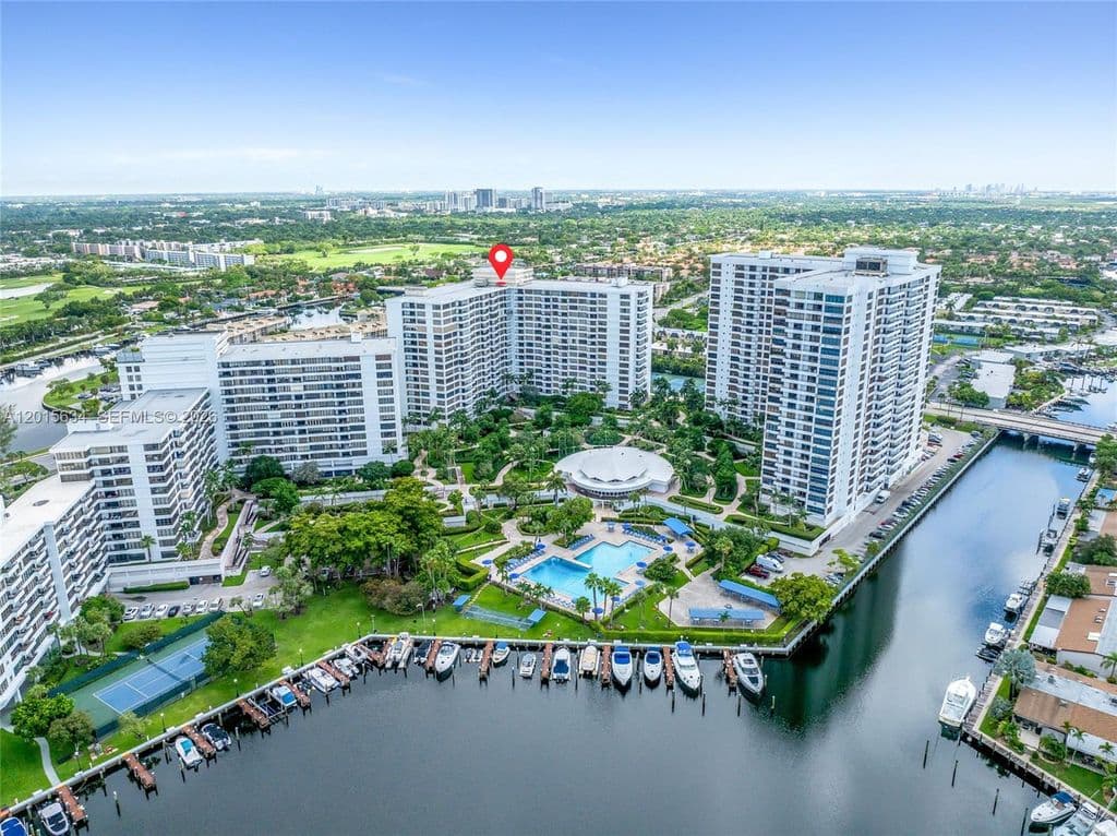3-bedroom Condo — 600 Three Islands Blvd APT 212