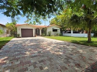 3+1 Müstakil ev — 3431 SW 63rd Ave, Miami, 33155