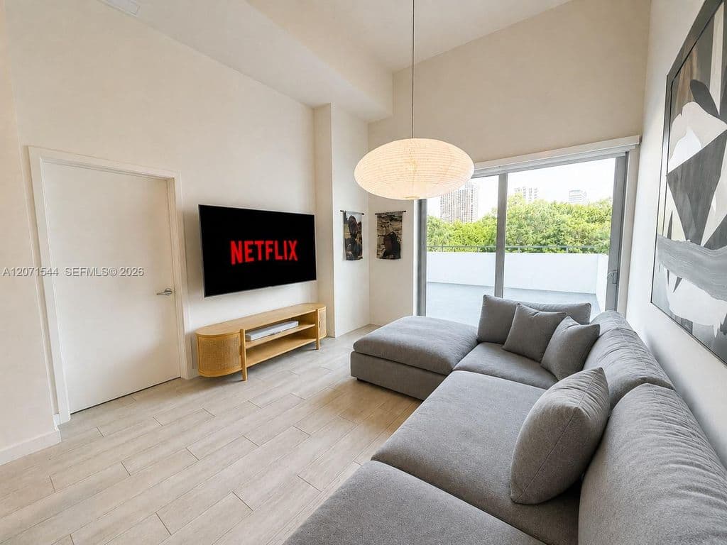 1-bedroom Condo — 1600 SW 1st Ave APT 303