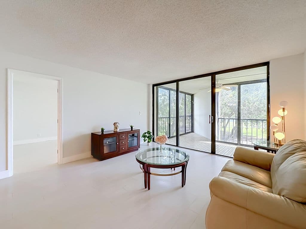 2+1 Condo — 16300 Golf Club Road #201