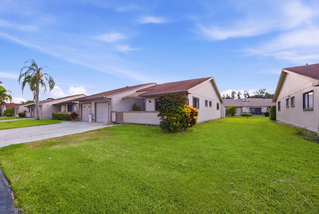 2-bedroom Single-Family Home — 18 WINCHMORE Lane