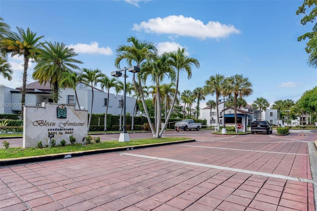 2+1 Condo — 9431 Fontainebleau Blvd APT 112