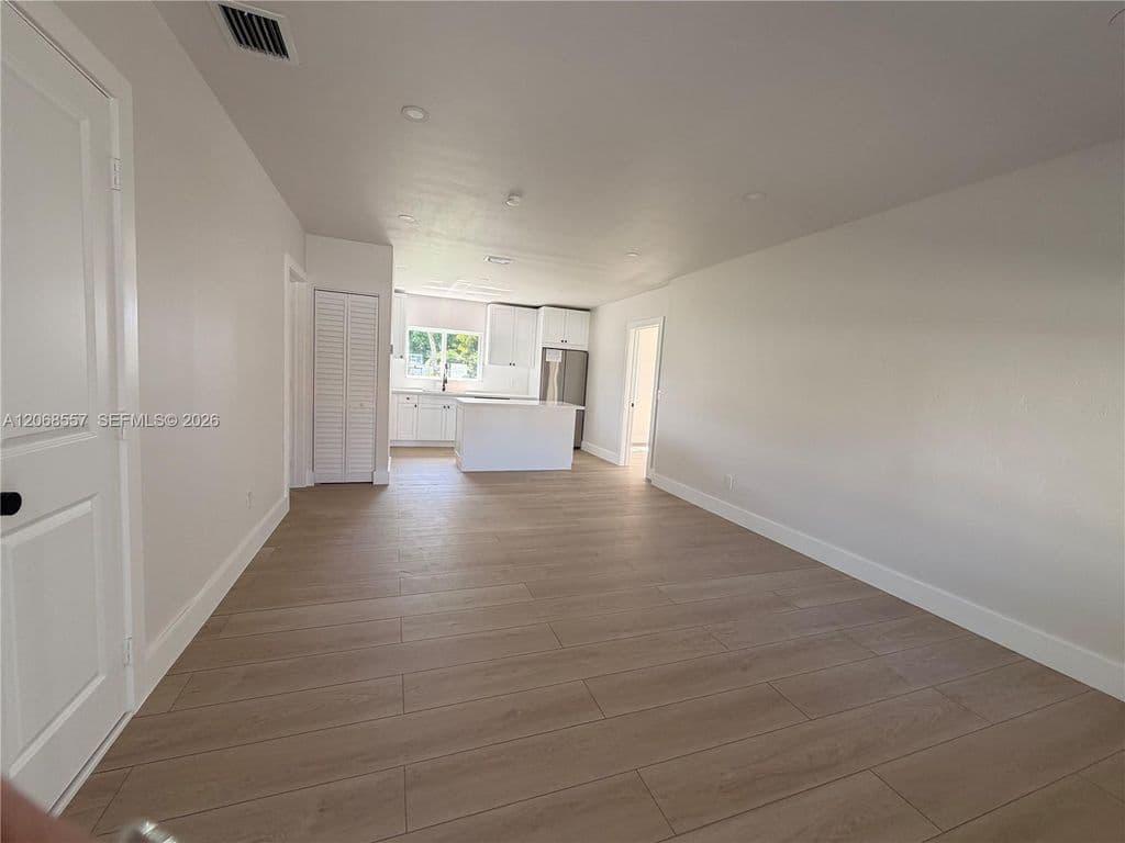 3+1 Müstakil ev — 2830 SW 63rd Ave