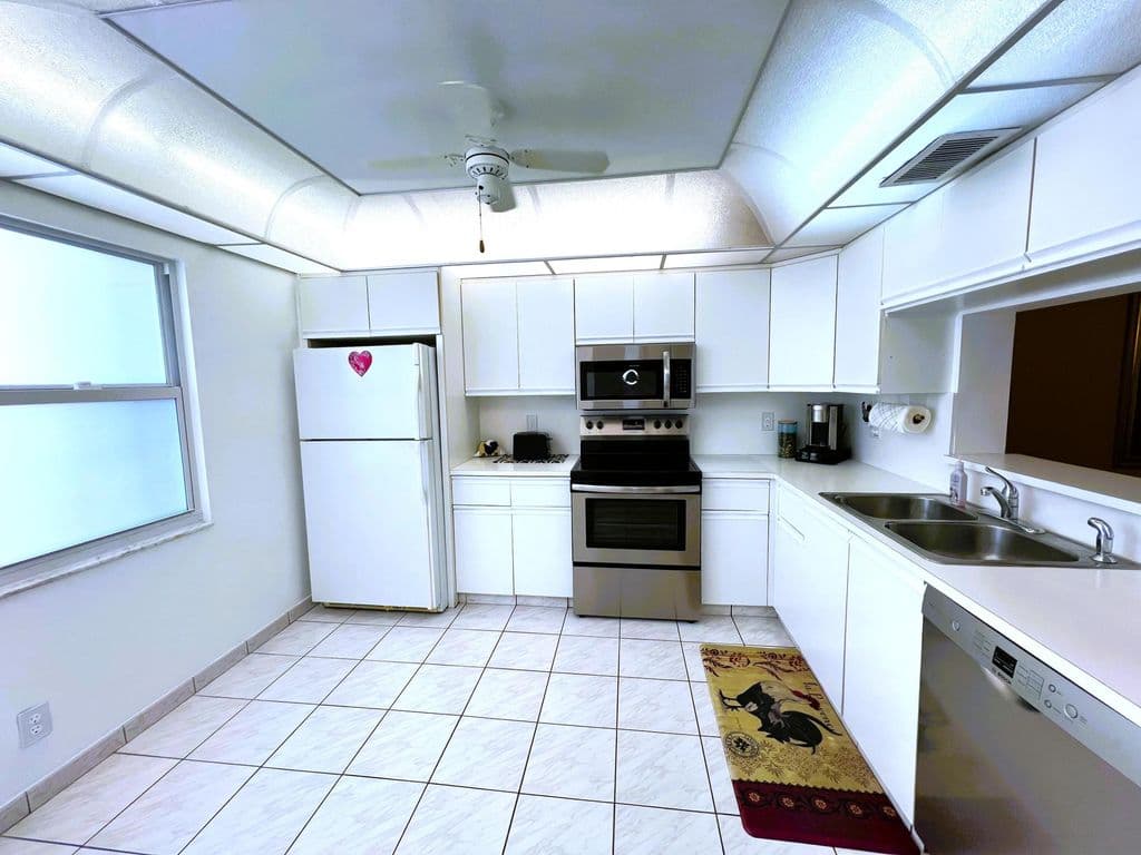 2-bedroom Condo — 3502 Bimini Lane #H3
