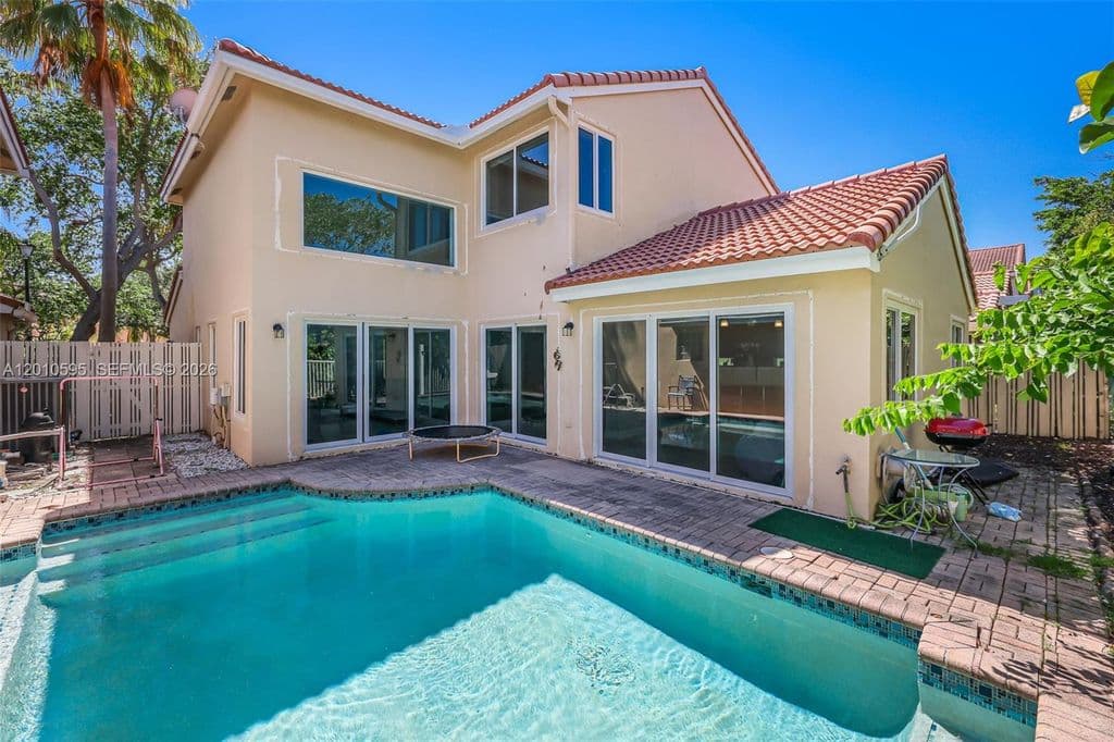 4+1 Müstakil ev — 1065 Weeping Willow Way