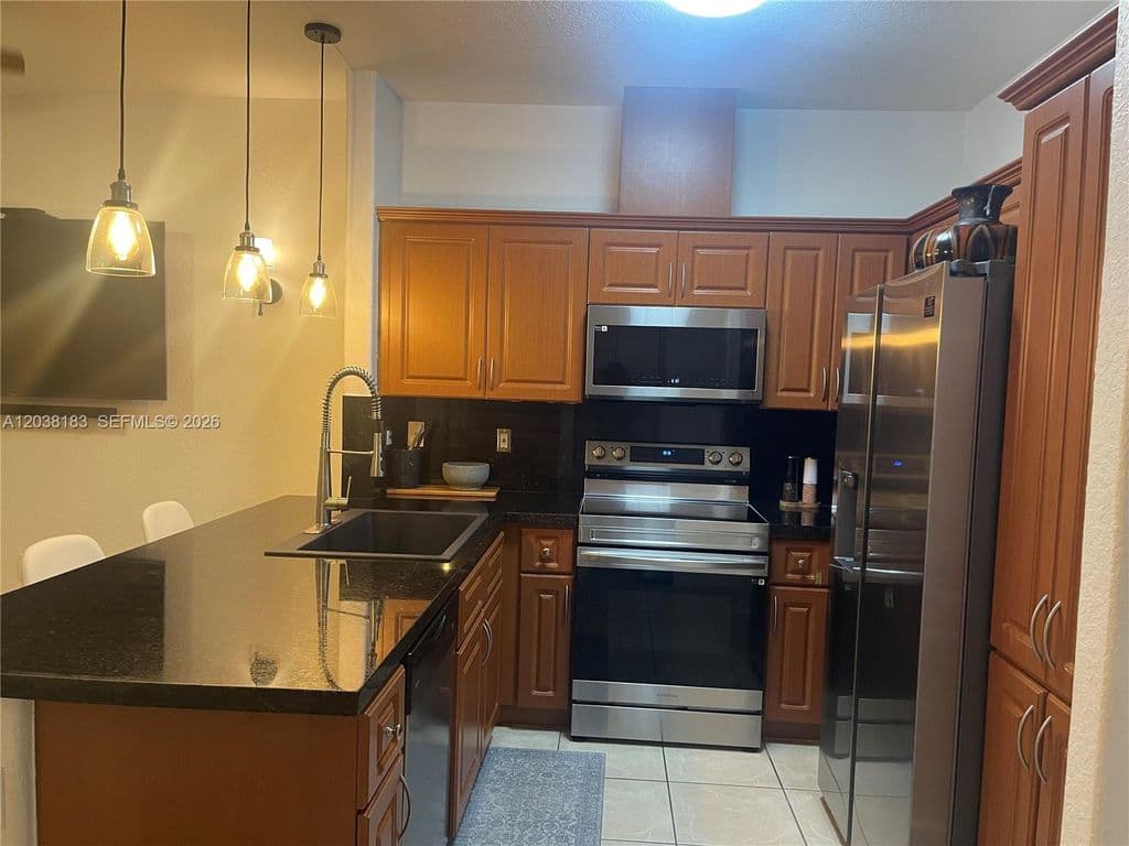4+1 Mülk — 16364 SW 44th Way