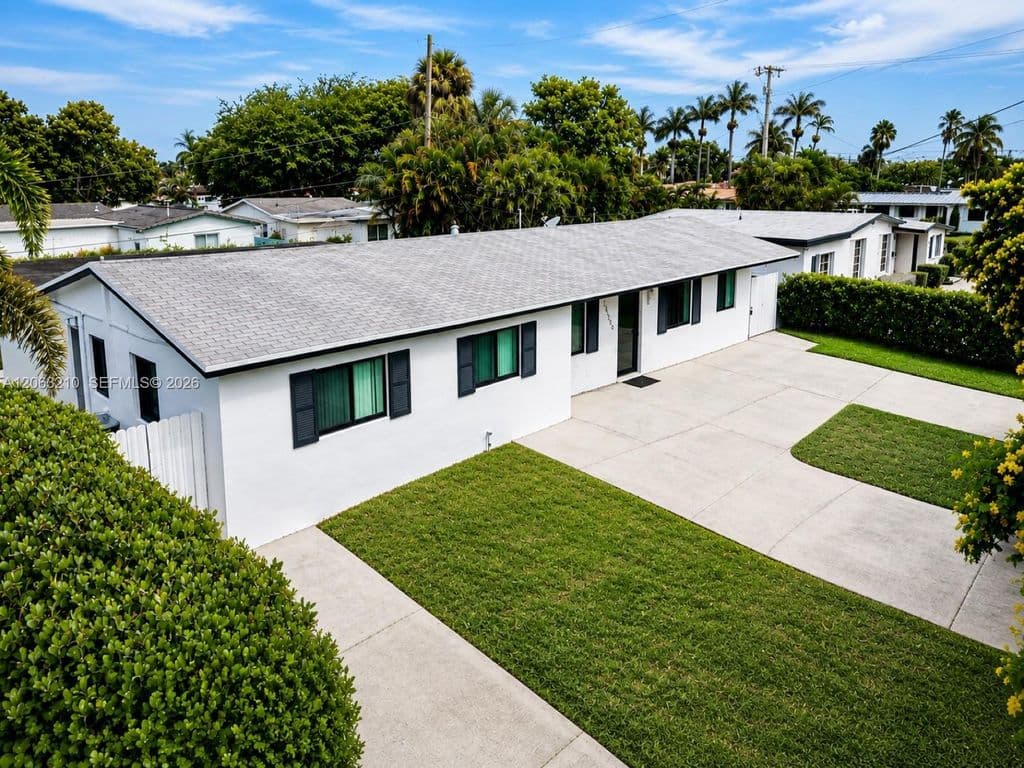 5+1 Müstakil ev — 18150 NW 82nd Ave