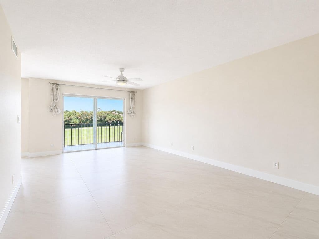 2+1 Condo — 9411 N Hollybrook Lake Drive #310