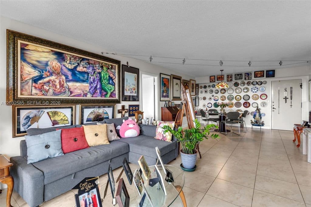 2-bedroom Condo — 1400 Saint Charles Pl APT 623