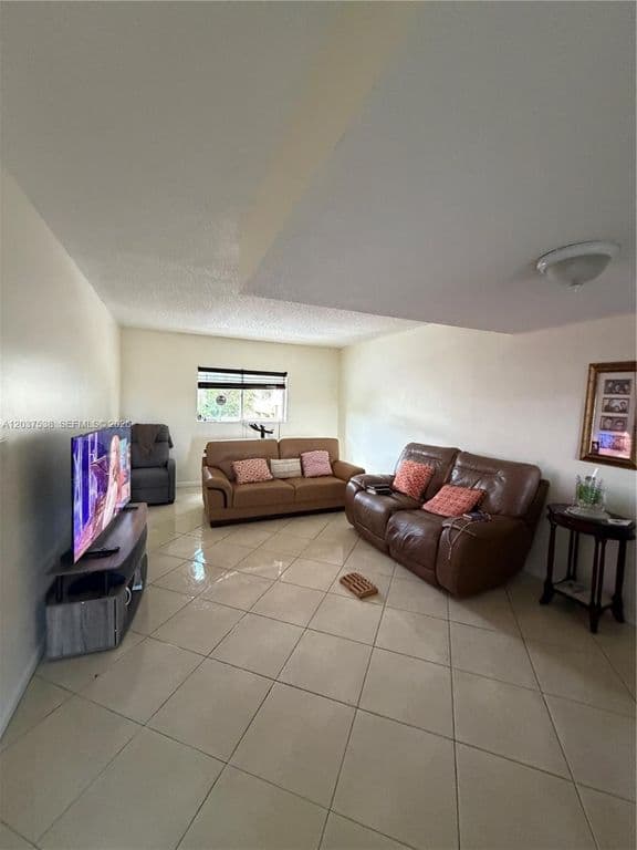 2+1 Condo — 14902 SW 82nd Ln #13205