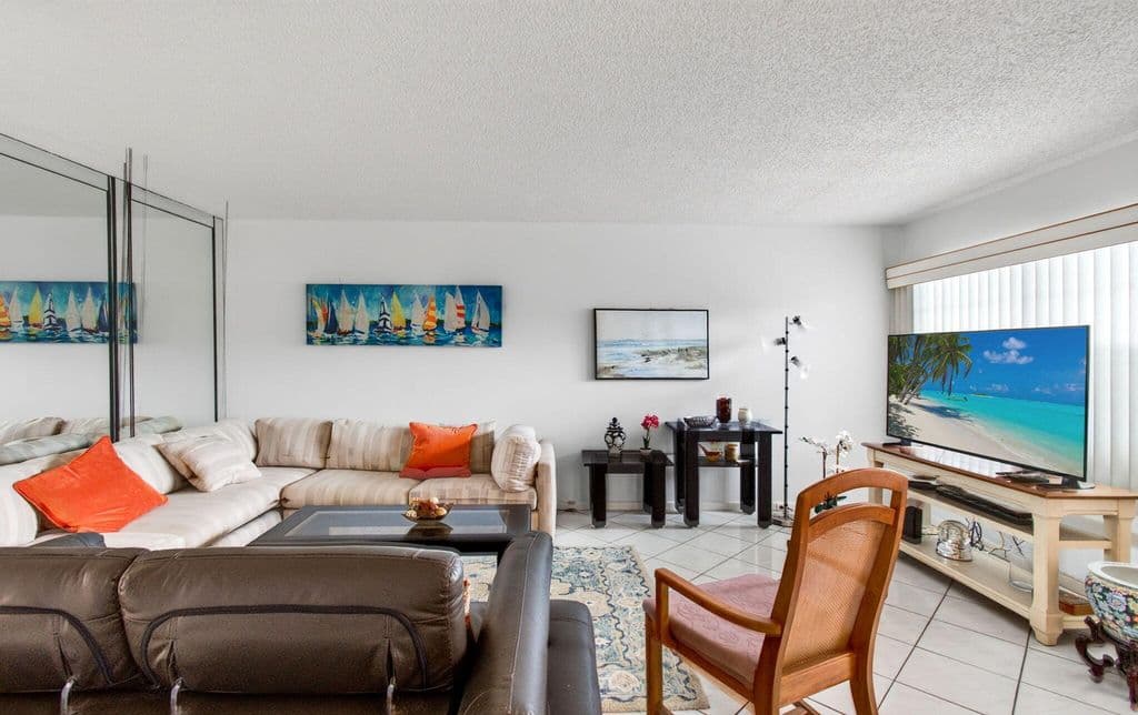 2-bedroom Condo — 3014 Exeter A