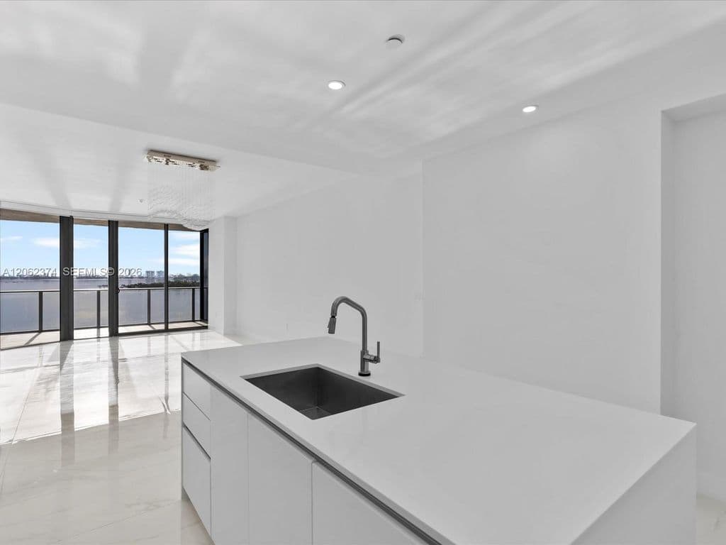 3+1 Condo — 700 NE 24th St Unit 503