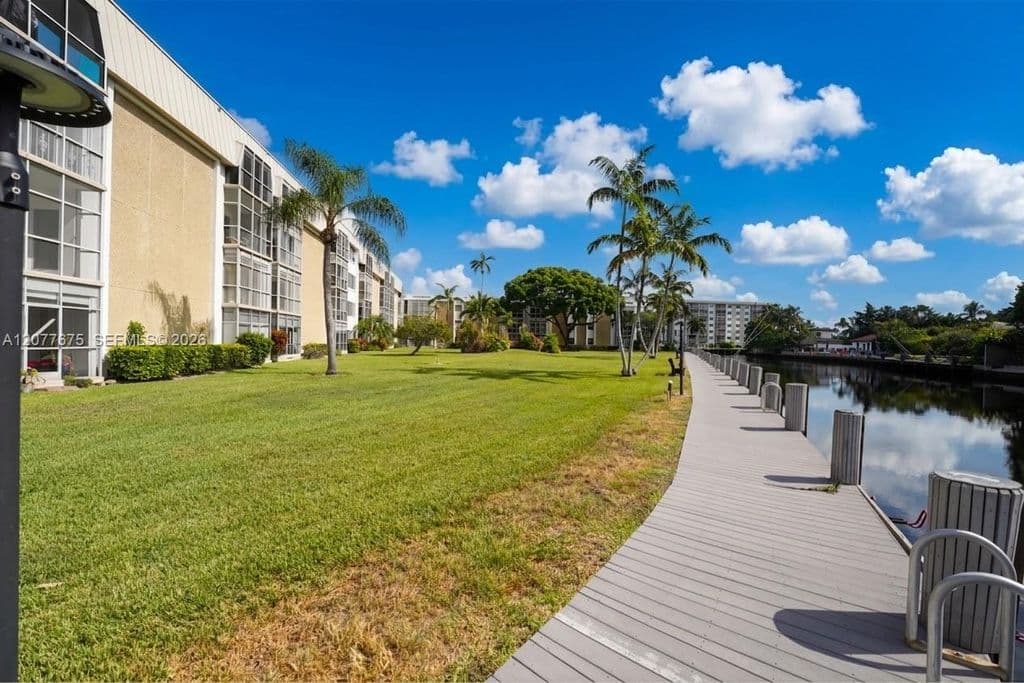 2-bedroom Condo — 2970 NE 16th Ave APT 214