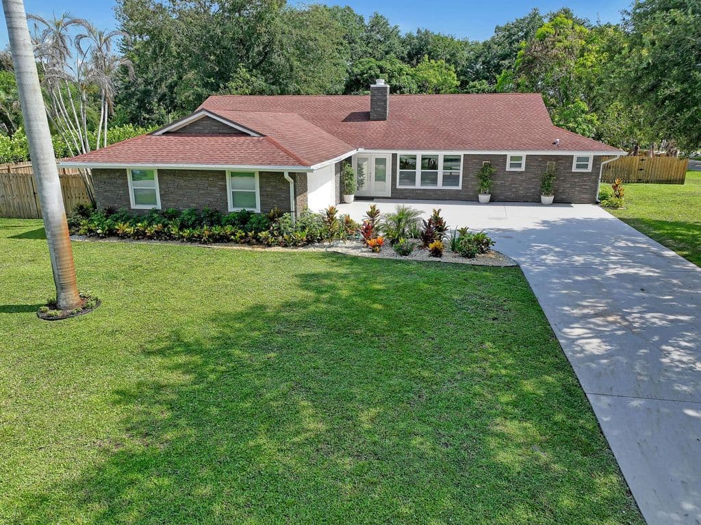 5-bedroom Single-Family Home — 6185 White Oak Court