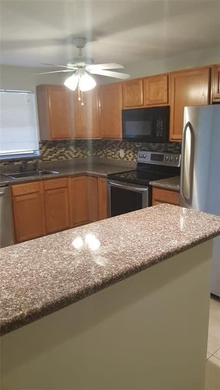 2+1 Condo — 180 NE 12th Avenue #17a