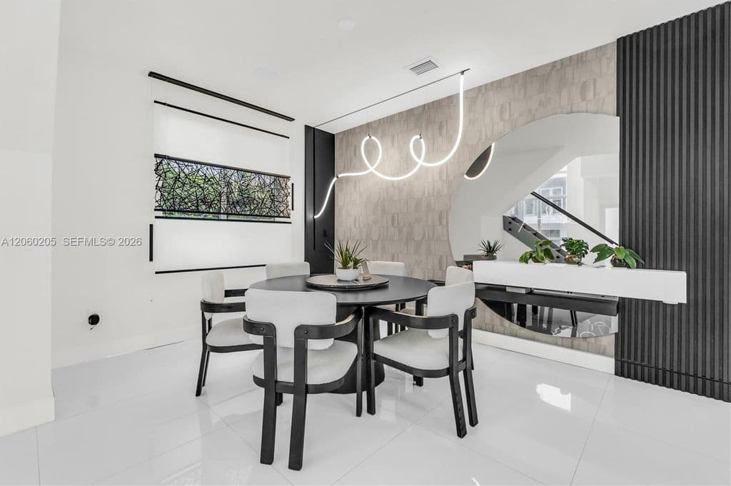 5-bedroom Single-Family Home — 9730 NW 74th Ter