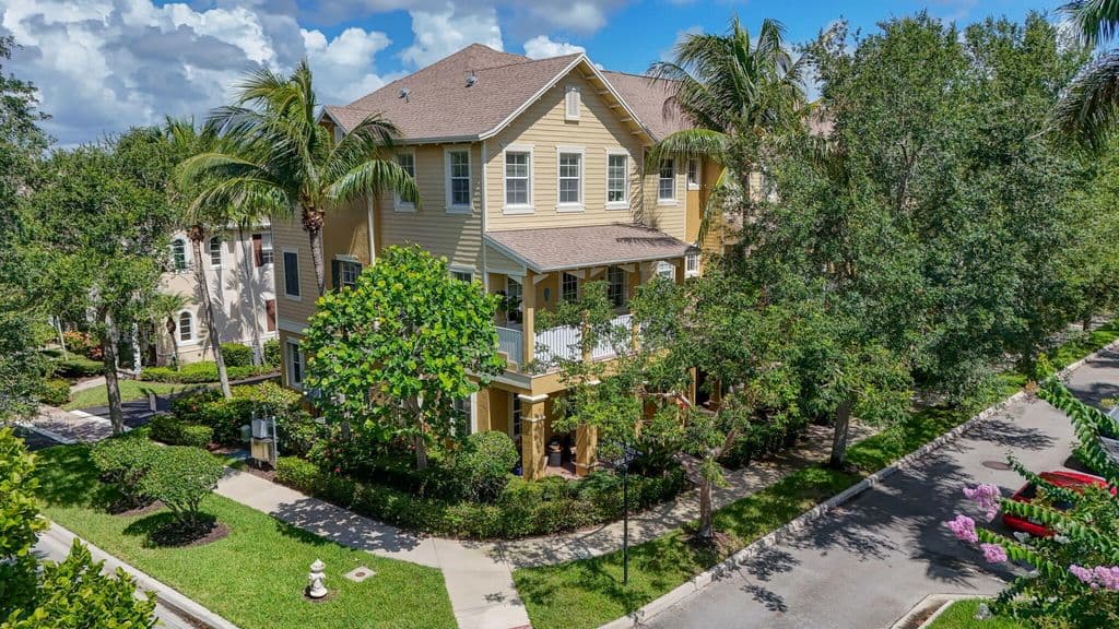 3-bedroom Condo — 128 W Royal Palm Circle #101