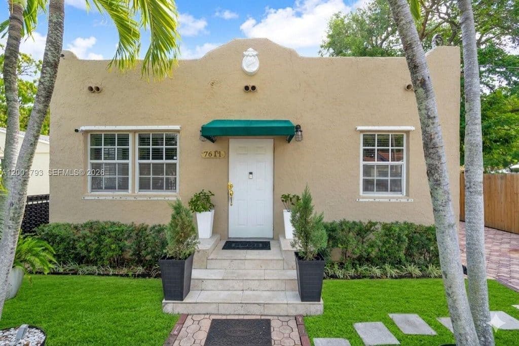 3+1 Müstakil ev — 7611 NW 3rd Ave