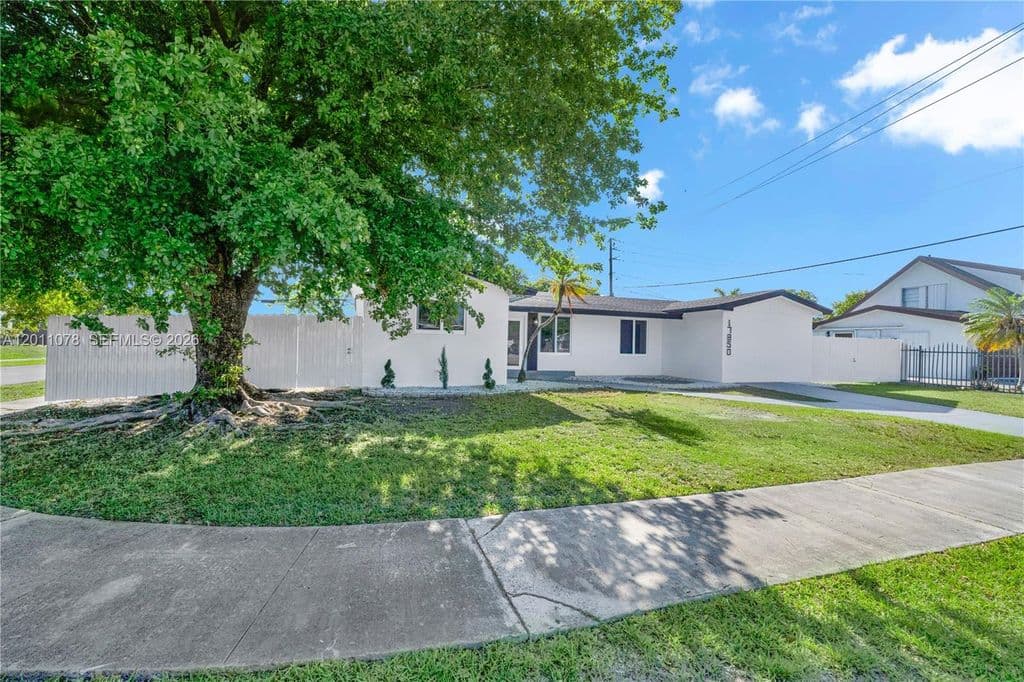 4+1 Mülk — 17850 SW 112th Ave
