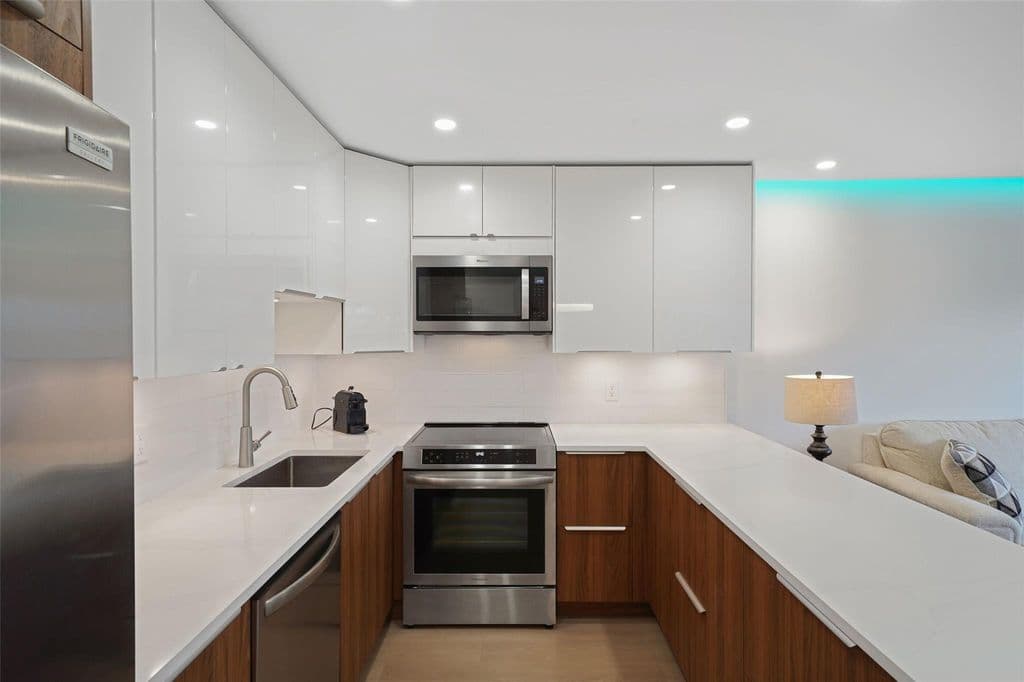 1+1 Condo — 3034 BERKSHIRE B #3034