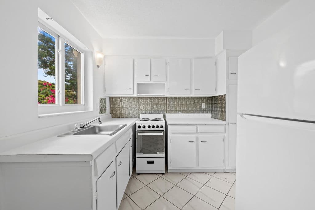 1-bedroom Condo — 2601 NE 1st Street #17