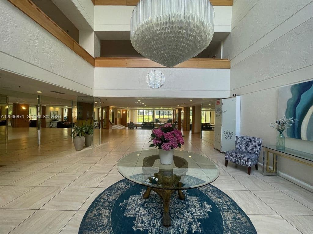 2+1 Condo — 16300 Golf Club Rd APT 508