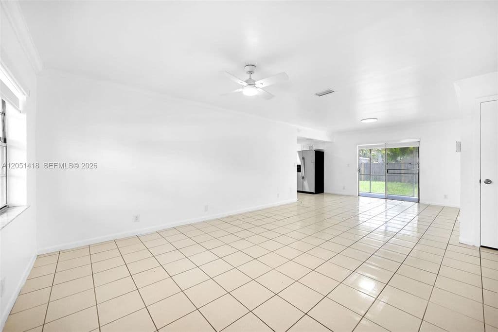 3+1 Müstakil ev — 304 SW 77th Ave