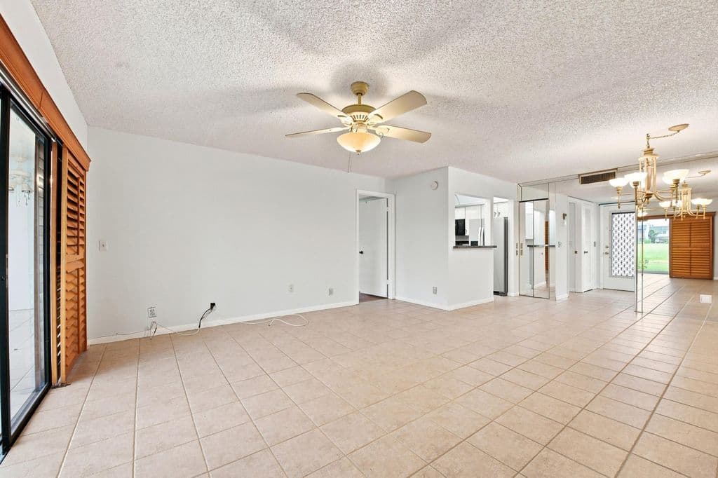 2-bedroom Condo — 448 PIEDMONT J #448