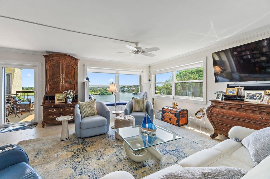 3+1 Condo — 374 Golfview Road #405