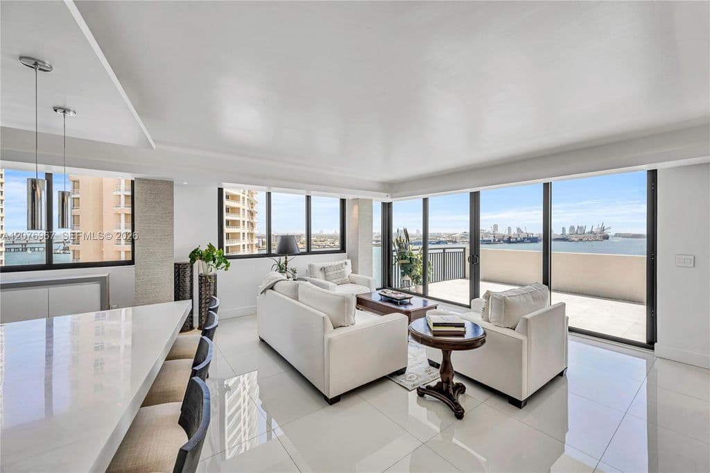 3-bedroom Property — 540 Brickell Key Dr APT 1820