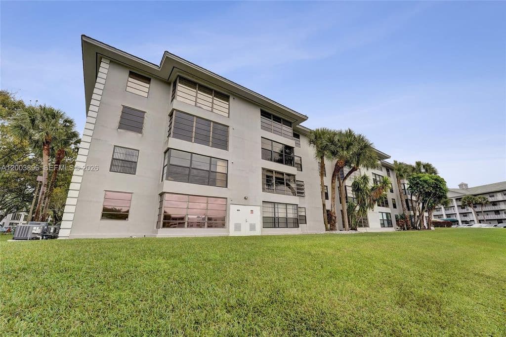 2-bedroom Condo — 1530 Whitehall Dr APT 302
