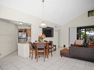 2-bedroom Condo — 213 Lake Pointe Dr APT 203, Fort Lauderdale, 33309