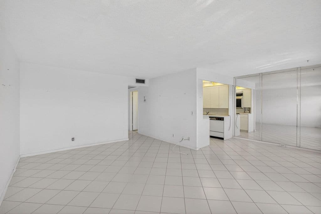 2-bedroom Condo — 4059 Guildford D