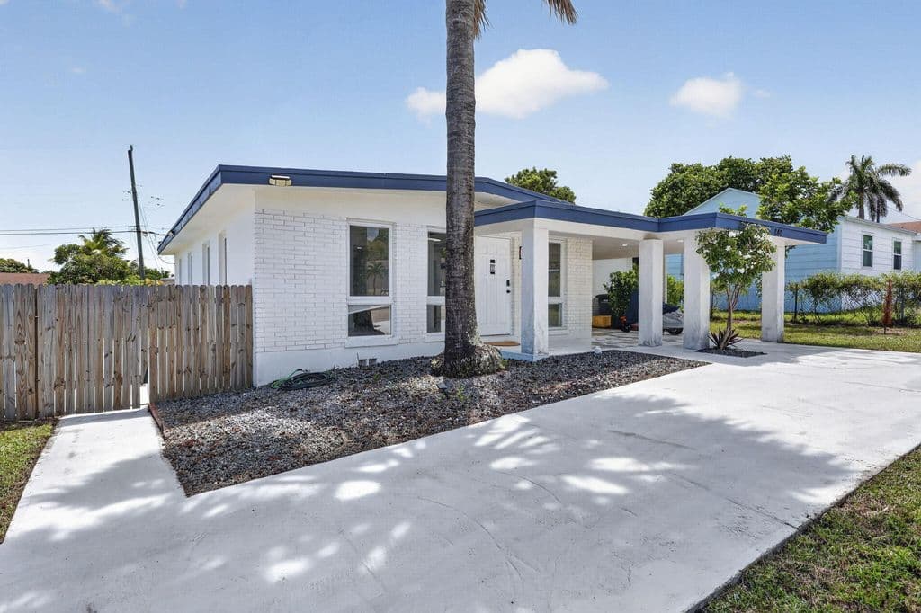 5-bedroom Single-Family Home — 840 Bradley Street