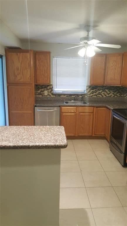 2+1 Condo — 180 NE 12th Avenue #17a