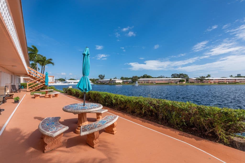 1+1 Condo — 925 SW 11th Avenue #3j