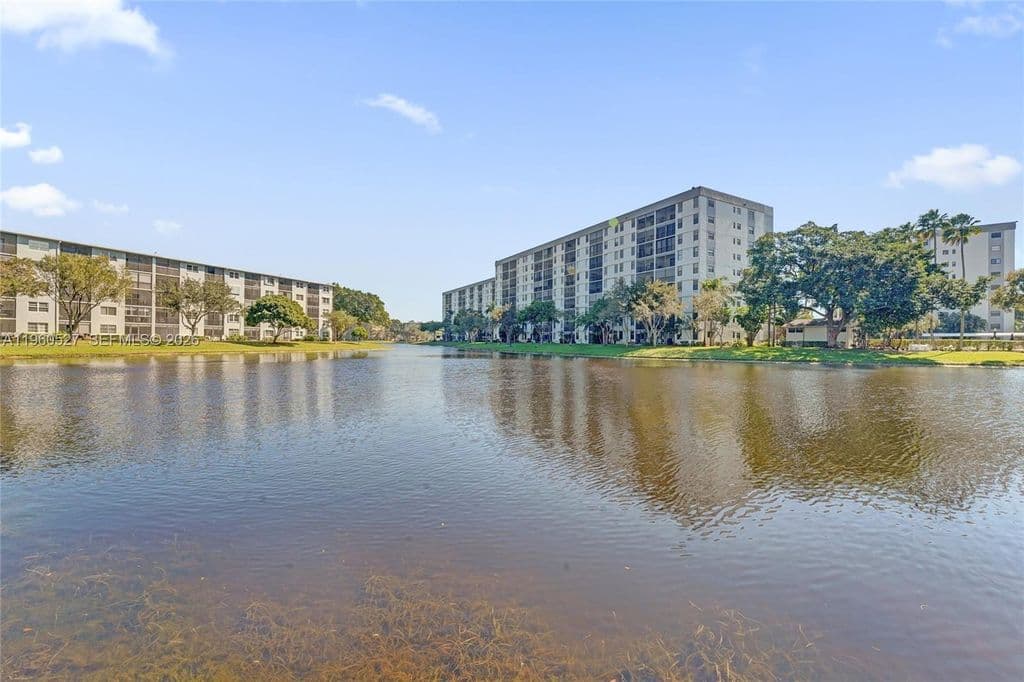 2+1 Condo — 2228 N Cypress Bend Dr APT 103