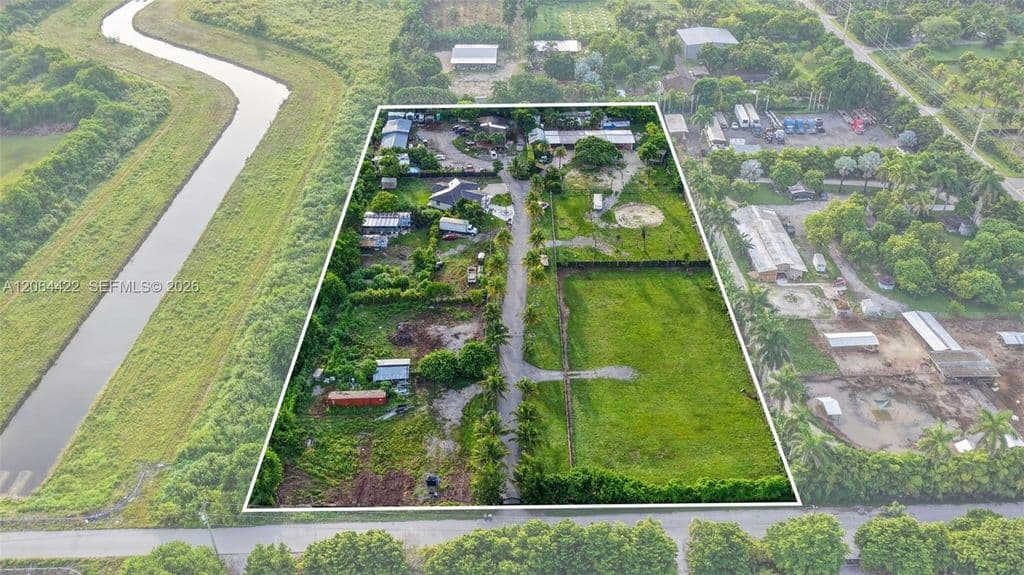 6+1 Müstakil ev — 13405 SW 199th Ave
