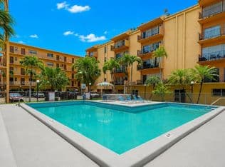 2+1 Condo — 1900 W 54th St APT 220, Hialeah, 33012