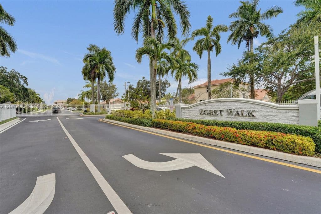 3+1 Müstakil ev — 774 SW 120th Ave