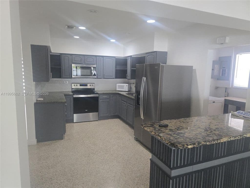 3+1 Müstakil ev — 9725 SW 15th St