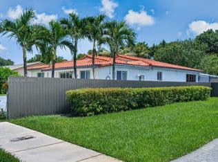 3+1 Müstakil ev — 6010 SW 19th St, Miami, 33155