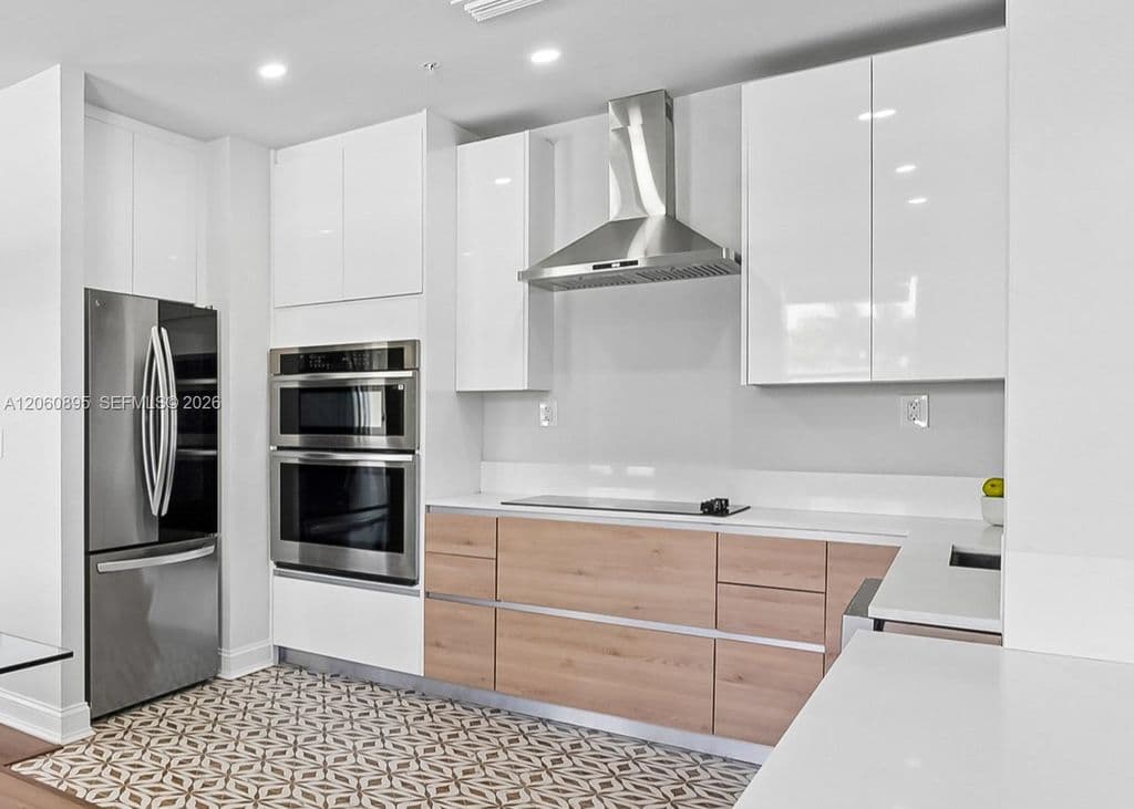 2+1 Condo — 1502 Jefferson Ave APT 301