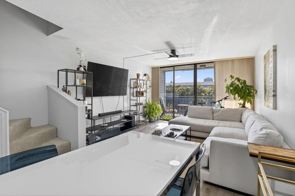 2-bedroom Condo — 1531 SE 15th Street #7