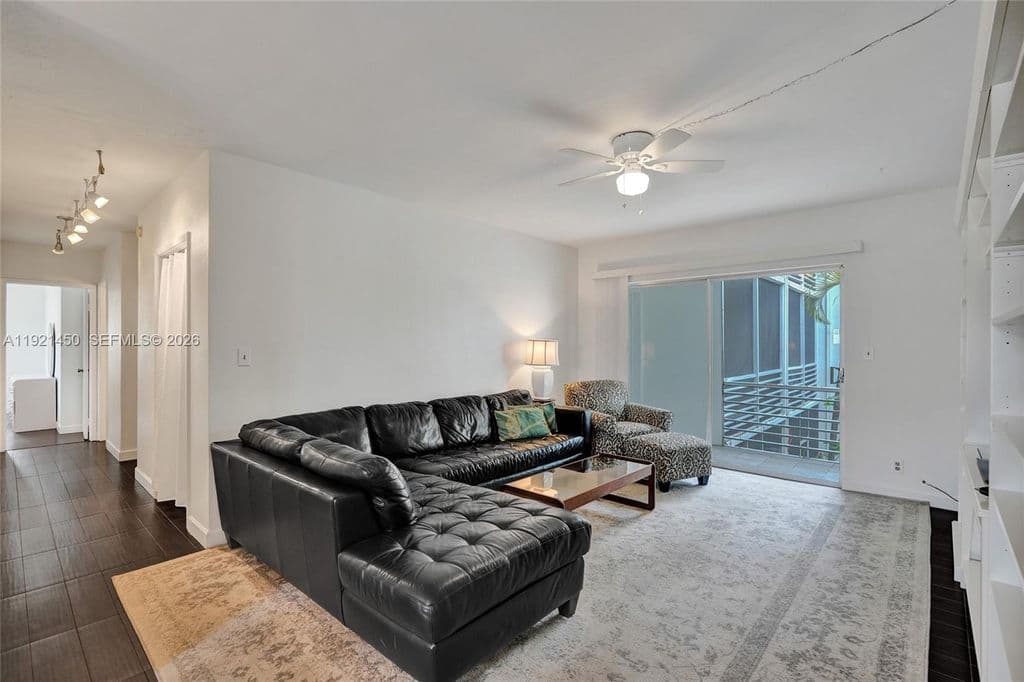 2-bedroom Condo — 1535 SE 15th St APT 208