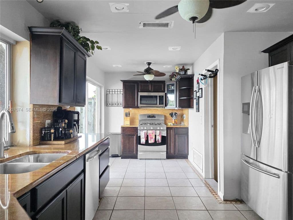 3-bedroom Single-Family Home — 11661 NW 31st Pl