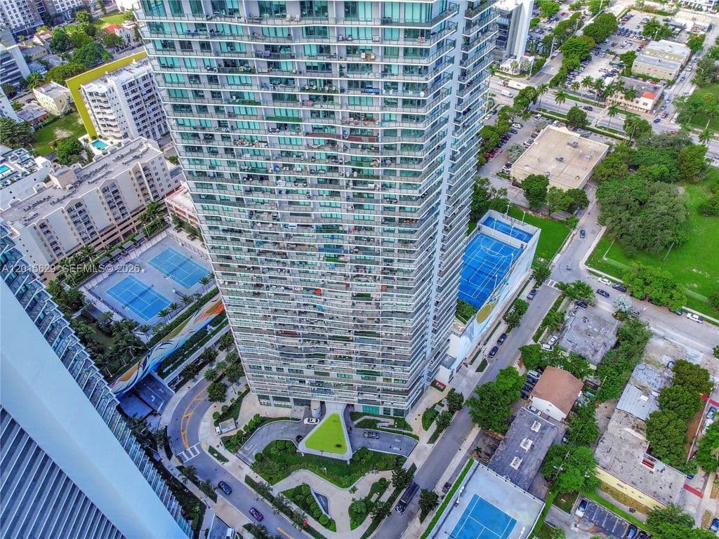 2+1 Condo — 501 NE 31st St Unit 608