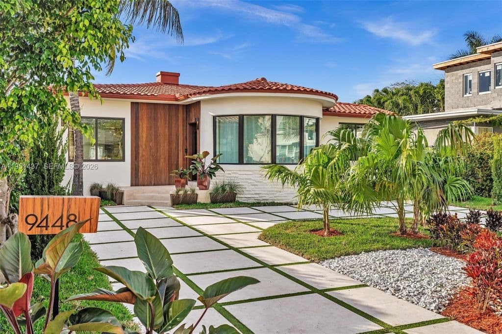 3+1 Müstakil ev — 9448 Abbott Ave