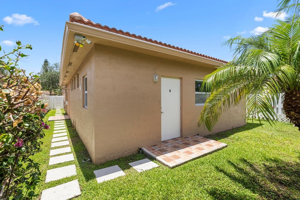 6-bedroom Single-Family Home — 907 Stanton Drive