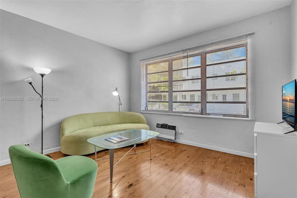 Condo — 736 12th St APT 5